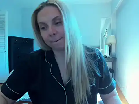 Snapshot of Laviora chatting on 05/27/26, 11:02 Laviora online show from 05/27/26, 11:02