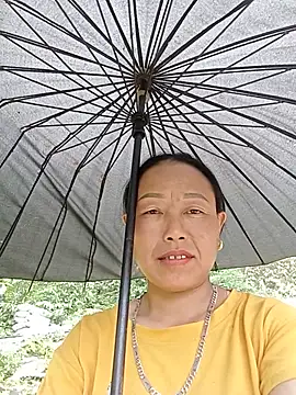 Snapshot of lili_anhh chatting on 05/23/26, 02:39 lili anhh online show from 05/23/26, 02:39