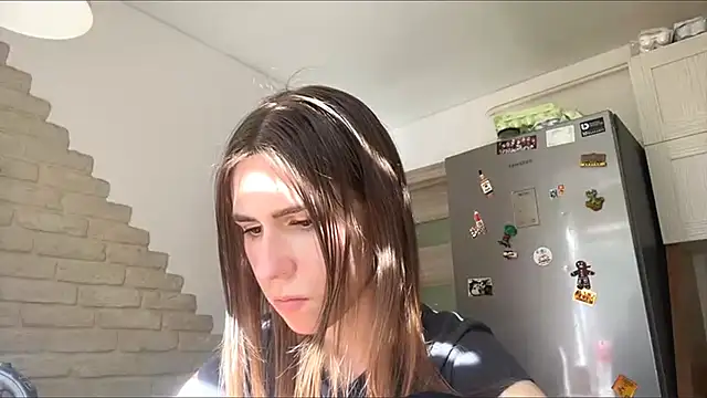 Snapshot of ZaraGuyette chatting on 05/23/26, 02:10 ZaraGuyette online show from 05/23/26, 02:10