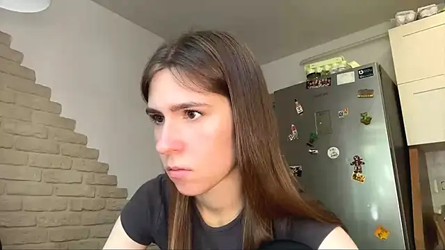 Snapshot of ZaraGuyette chatting on 05/24/26, 05:23 ZaraGuyette online show from 05/24/26, 05:23