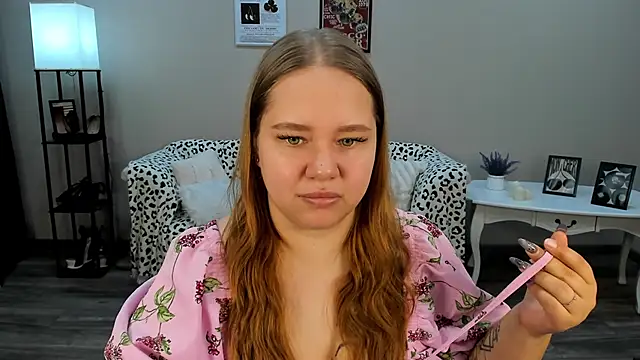 Snapshot of DianaKristol chatting on 05/30/26, 06:27 DianaKristol online show from 05/30/26, 06:27
