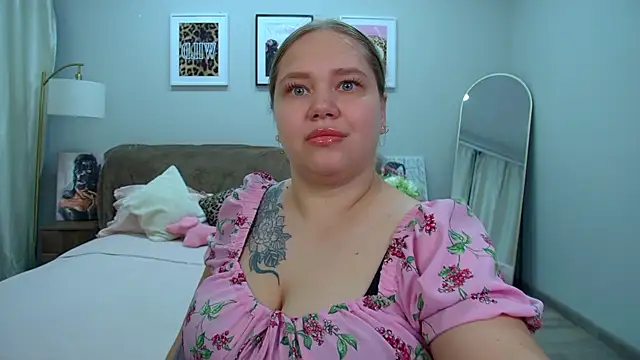 Snapshot of DianaKristol chatting on 06/03/26, 02:33 DianaKristol online show from 06/03/26, 02:33