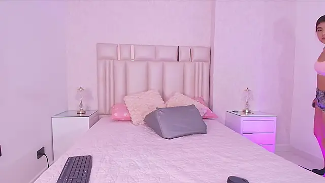 mia velvett  online show from 07/07/26, 11:58