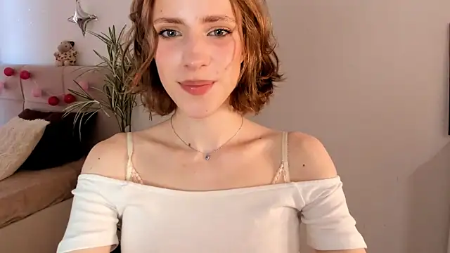 Snapshot of imogensy chatting on 05/25/26, 02:23 imogensy online show from 05/25/26, 02:23