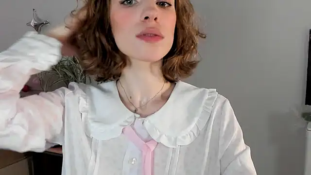Snapshot of imogensy chatting on 06/07/26, 02:10 imogensy online show from 06/07/26, 02:10