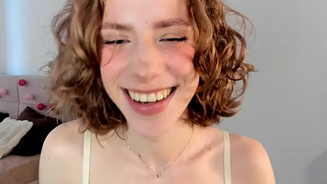 Snapshot of imogensy chatting on 06/11/26, 02:15 imogensy online show from 06/11/26, 02:15