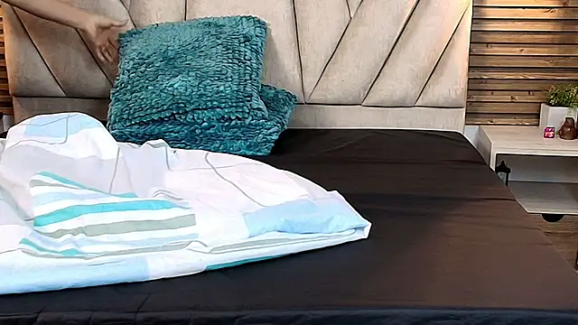 Snapshot of isabella_luxet chatting on 06/04/26, 12:33 isabella luxet online show from 06/04/26, 12:33