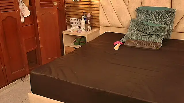 isabella luxet online show from 07/07/26, 12:42