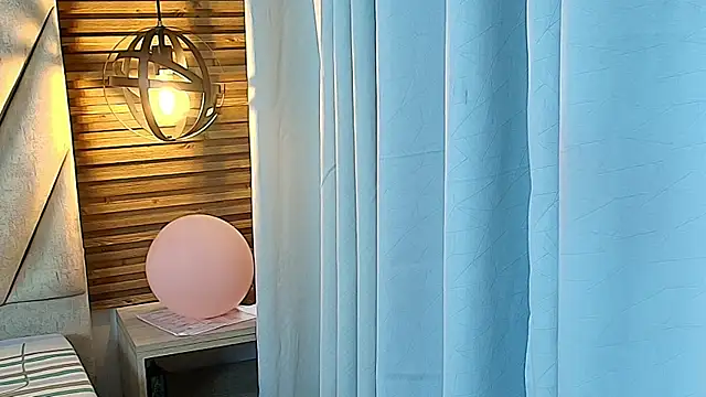 isabella luxet online show from 07/21/26, 04:42