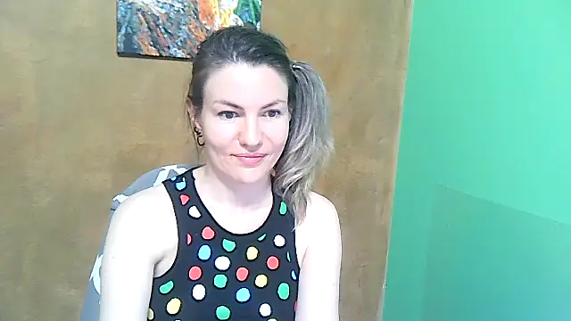 Snapshot of Margarett chatting on 05/16/26, 10:41 Margarett online show from 05/16/26, 10:41