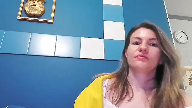 Snapshot of Margarett chatting on 05/27/26, 04:37 Margarett online show from 05/27/26, 04:37