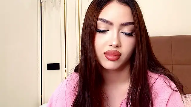 Snapshot of maddie_perezz chatting on 06/11/26, 06:06 maddie perezz online show from 06/11/26, 06:06