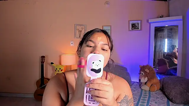 Snapshot of naomy_ruiz_ chatting on 05/29/26, 12:03 naomy ruiz online show from 05/29/26, 12:03