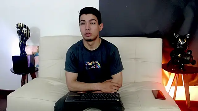 Snapshot of juancho_wild chatting on 06/04/26, 12:11 juancho wild online show from 06/04/26, 12:11