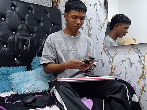 lonjitas twink hot online show from 06/12/26, 04:44