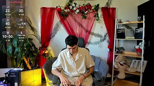 Snapshot of Diamondss_1 chatting on 06/19/26, 12:53 Diamondss 1 online show from 06/19/26, 12:53