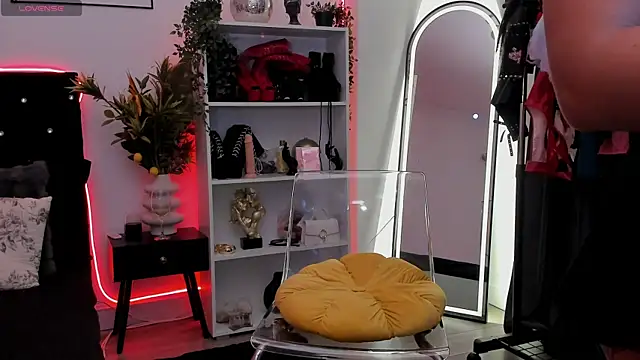 AmyyyDiamond online show from 06/10/26, 05:12