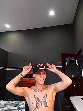Snapshot of maxwell_crazy1 chatting on 05/19/26, 10:49 maxwell crazy1 online show from 05/19/26, 10:49