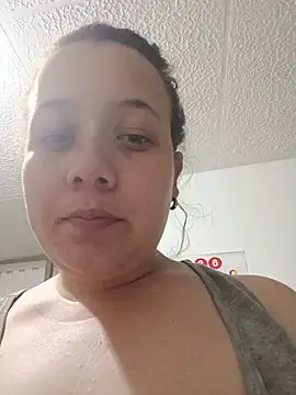 Snapshot of amaia_15 chatting on 06/03/26, 01:52 amaia 15 online show from 06/03/26, 01:52