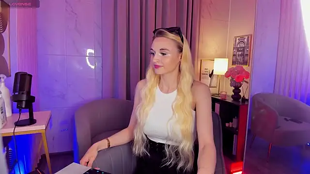 Mila  Lux online show from 05/25/26, 08:26