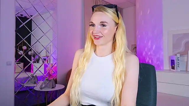 Mila  Lux online show from 05/29/26, 08:29