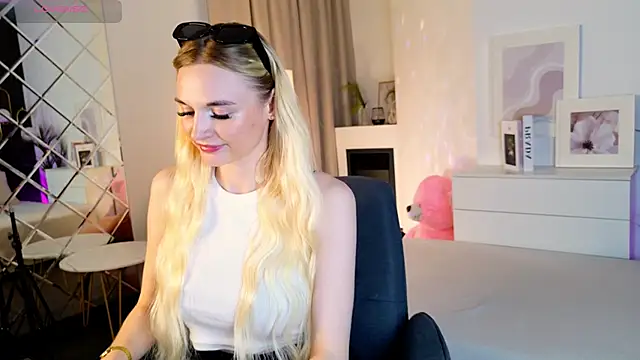 Mila  Lux online show from 06/02/26, 09:06