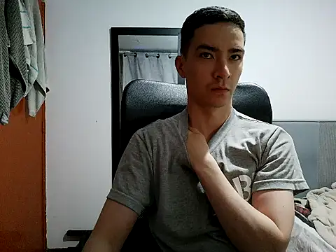 Snapshot of Dan_Hottie chatting on 05/14/26, 02:40 Dan Hottie online show from 05/14/26, 02:40