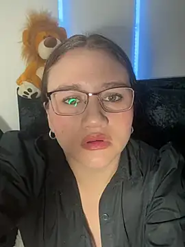 Snapshot of Sami_ferrer chatting on 05/29/26, 03:37 Sami ferrer online show from 05/29/26, 03:37