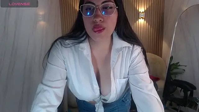 Snapshot of Violett_tf chatting on 05/28/26, 08:39 Violett tf online show from 05/28/26, 08:39