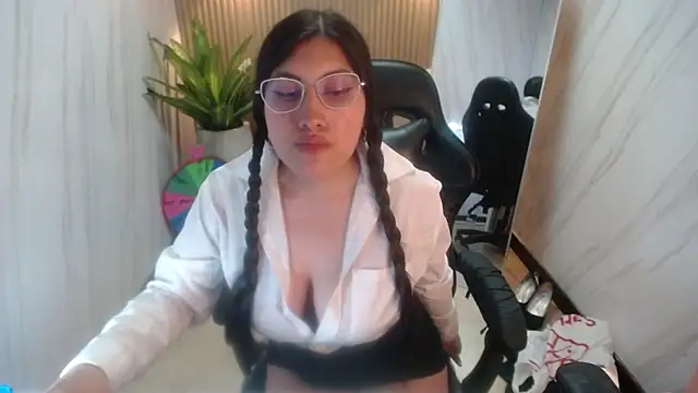Snapshot of Violett_tf chatting on 06/11/26, 12:32 Violett tf online show from 06/11/26, 12:32