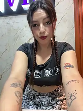 Snapshot of Miel_rousse chatting on 05/17/26, 05:16 Miel rousse online show from 05/17/26, 05:16