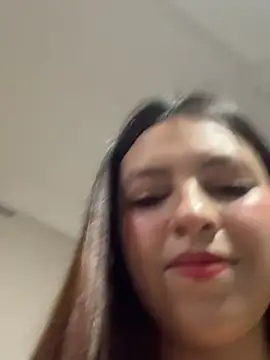 Snapshot of Miel_rousse chatting on 05/20/26, 04:51 Miel rousse online show from 05/20/26, 04:51