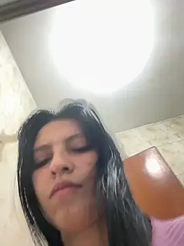 Snapshot of Miel_rousse chatting on 06/06/26, 04:28 Miel rousse online show from 06/06/26, 04:28