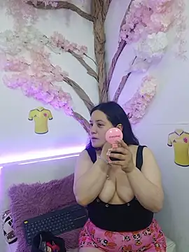 Snapshot of Laura__Castillo_ chatting on 06/12/26, 12:15 Laura Castillo online show from 06/12/26, 12:15