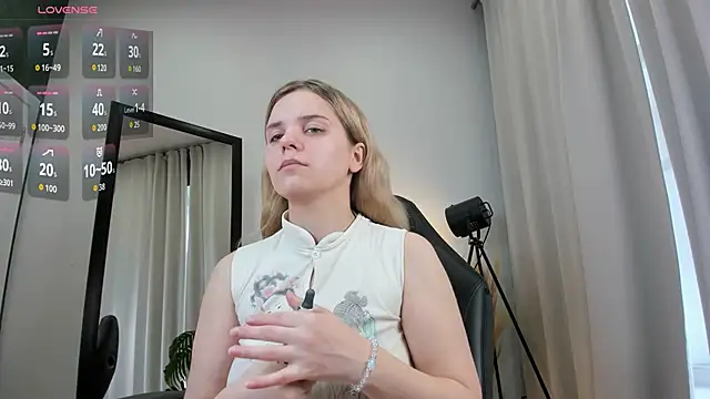 Snapshot of Sofia_Bliss_ chatting on 05/31/26, 06:53 Sofia Bliss online show from 05/31/26, 06:53