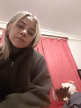 Snapshot of sofigirlgold chatting on 05/16/26, 09:39 sofigirlgold online show from 05/16/26, 09:39