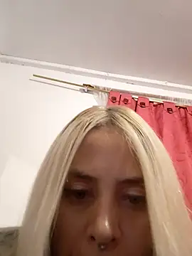 Snapshot of sofigirlgold chatting on 05/18/26, 03:46 sofigirlgold online show from 05/18/26, 03:46