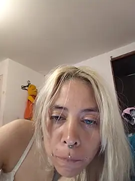 Snapshot of sofigirlgold chatting on 05/22/26, 12:33 sofigirlgold online show from 05/22/26, 12:33