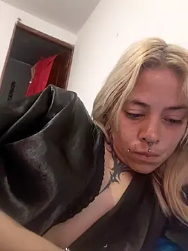 Snapshot of sofigirlgold chatting on 05/24/26, 01:38 sofigirlgold online show from 05/24/26, 01:38