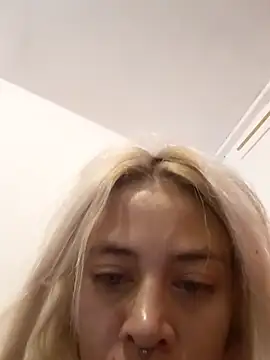 Snapshot of sofigirlgold chatting on 05/26/26, 10:44 sofigirlgold online show from 05/26/26, 10:44