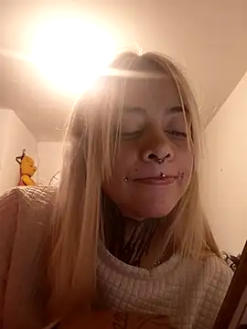 Snapshot of sofigirlgold chatting on 05/29/26, 01:36 sofigirlgold online show from 05/29/26, 01:36