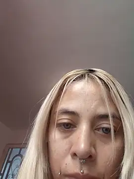 Snapshot of sofigirlgold chatting on 06/03/26, 02:33 sofigirlgold online show from 06/03/26, 02:33
