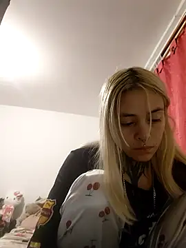 Snapshot of sofigirlgold chatting on 06/05/26, 04:08 sofigirlgold online show from 06/05/26, 04:08