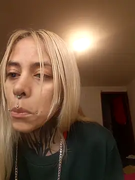 Snapshot of sofigirlgold chatting on 06/10/26, 11:42 sofigirlgold online show from 06/10/26, 11:42