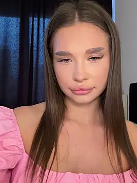 Snapshot of BeautyBella_ chatting on 05/18/26, 03:18 BeautyBella online show from 05/18/26, 03:18