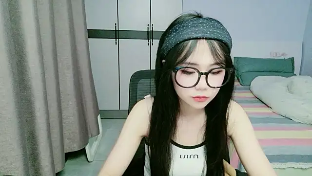 Snapshot of xiaoxiaoyu030 chatting on 05/24/26, 02:11 xiaoxiaoyu030 online show from 05/24/26, 02:11