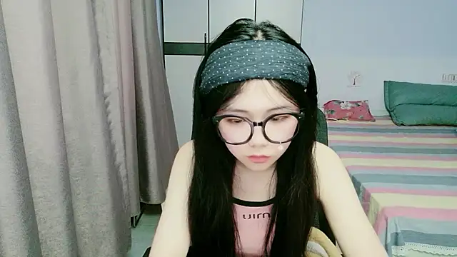 Snapshot of xiaoxiaoyu030 chatting on 05/27/26, 10:34 xiaoxiaoyu030 online show from 05/27/26, 10:34