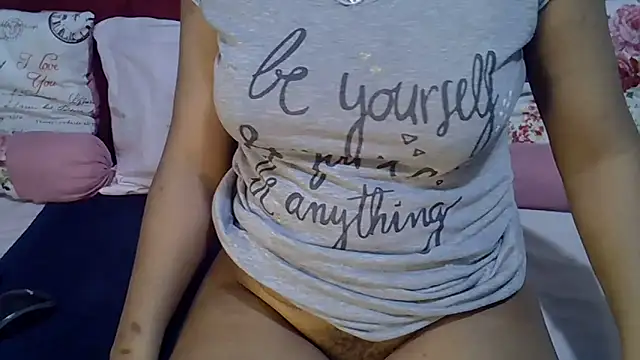 Snapshot of Queenleahx chatting on 06/06/26, 06:40 Queenleahx online show from 06/06/26, 06:40
