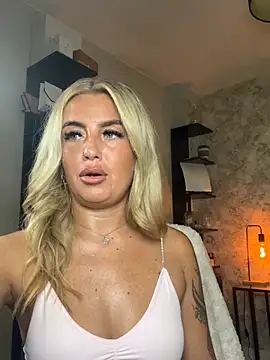 CharlottemilfUKx online show from 06/16/26, 06:54