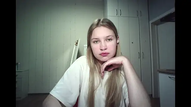 Snapshot of dozygleam chatting on 06/08/26, 01:11 dozygleam online show from 06/08/26, 01:11